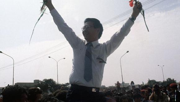 Alberto Fujimori en plena campa&ntilde;a presidencial en 1990. &Eacute;l es el cl&aacute;sico caso de estudio de un &#039;outsider&#039;: un candidato ajeno a la pol&iacute;tica y que triunfa por encima de los partidos tradicionales. (Foto: Archivo El Co