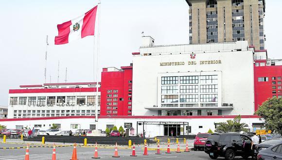 Suboficial PNP César Chávez Aguilar fue agredido por dos ciudadanos extranjeros (hombre y mujer) cuando brindaba seguridad a las instalaciones de la Embajada de Venezuela. (Foto: El Comercio)