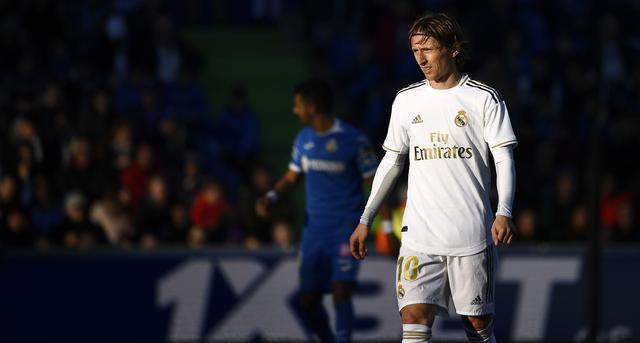 Se encuentra en manos de Luka Modric decidir su salida del Real Madrid. El club no pondría objeciones. (Foto: AFP)