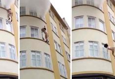 YouTube: mujer semidesnuda salta de un 4to piso ante incendio