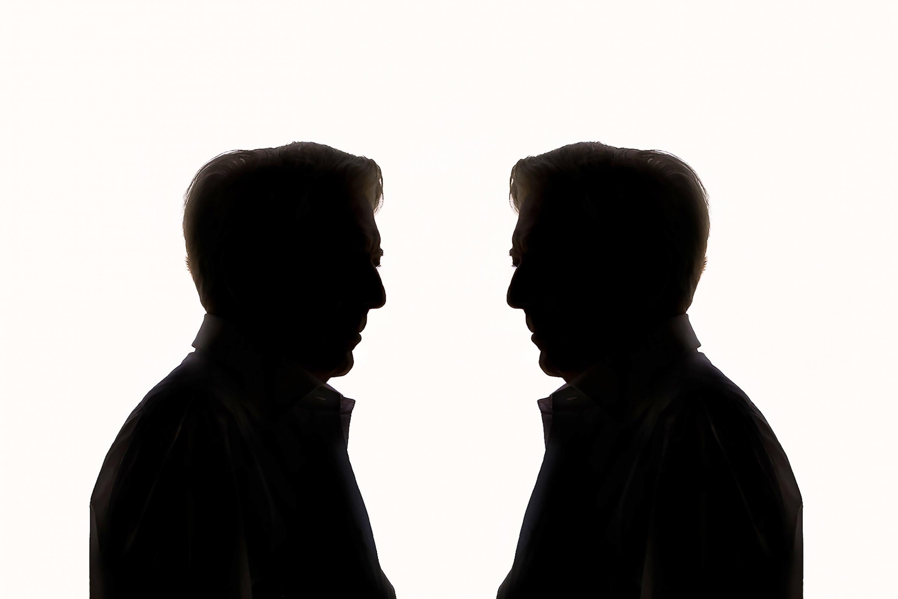 La silueta en el espejo: Mario Vargas Llosa retratado por Mordzinski en Lima, en el 2014.