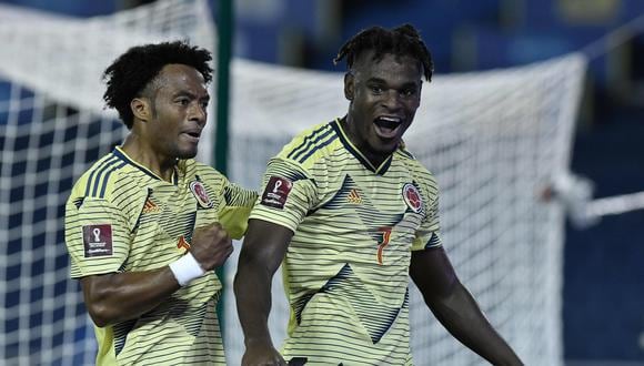 Duván Zapata será la carta de gol de Colombia ante Uruguay. (Foto: AFP)