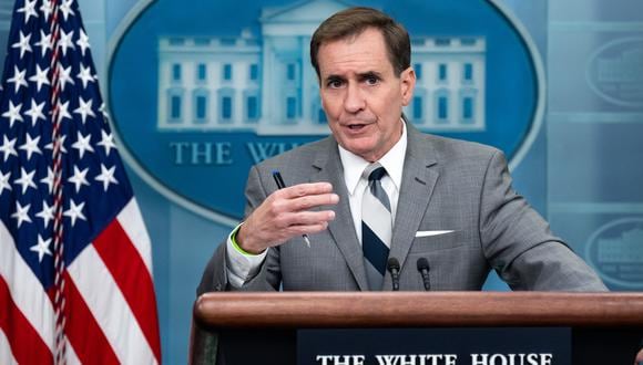 El Coordinador del Consejo de Seguridad Nacional para Comunicaciones Estratégicas, John Kirby, habla durante la rueda de prensa diaria en la Sala de Prensa James S Brady de la Casa Blanca en Washington, DC, el 26 de octubre de 2022. (Foto de SAUL LOEB / AFP)