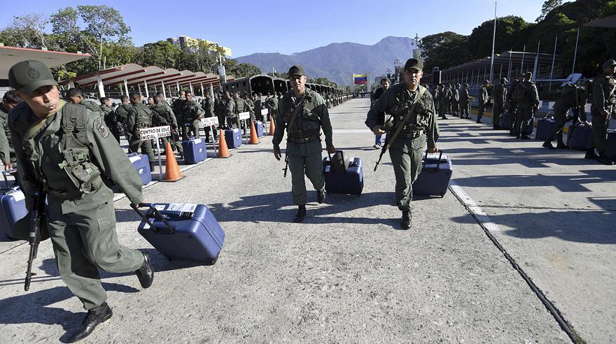 Venezuela prepara elecciones con un gran despliegue militar - 4