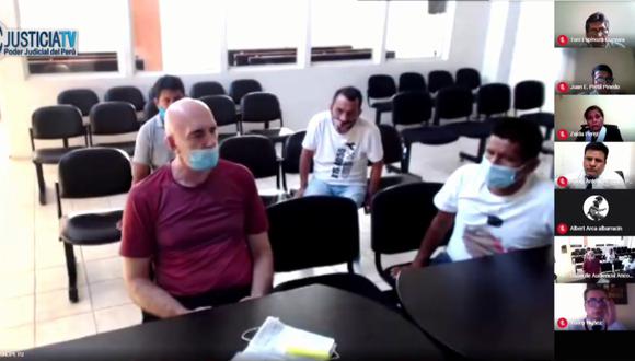 En la actualidad, Jaksic Zoram (de polo guinda) se encuentra recluido en el penal de Piedras Gordas por una condena anterior. Desde ahí, participa de las audiencias virtuales. (Captura: JusticiaTV)