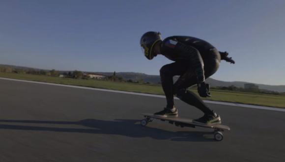Récord Guiness: Máxima velocidad en un skate eléctrico [VIDEO]