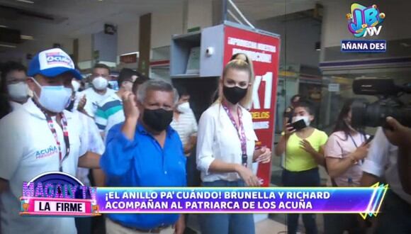 Brunella Horna junto al candidato presidencial César Acuña. (Foto: Captura ATV)