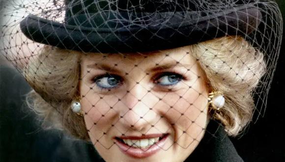 Un 31 de agosto de 1997, Diana Spencer, princesa de Gales, muere en París en un accidente de automóvil junto a su pareja, el egipcio Emad 'Dodi' Al Fayed, y el chófer Henri Paul. (Reuters).