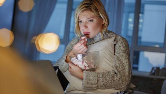 ¿Eres de las que come más cuanto está triste? ¿O de los que come comida basura cuando está estresado? (Foto: Getty)