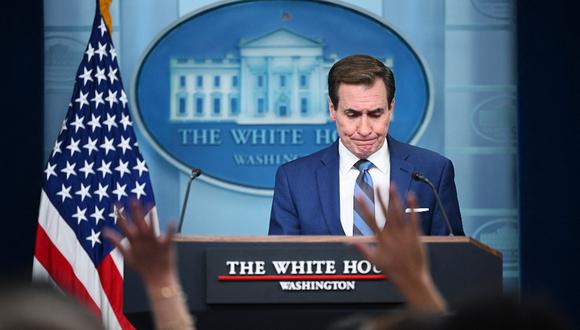 El portavoz del Consejo de Seguridad Nacional de la Casa Blanca, John Kirby, aseguró que los bombardeos en Siria e Irak contra grupos proiraníes fueron "exitosos". (Photo by MANDEL NGAN / AFP)