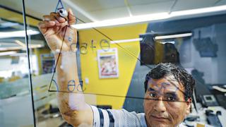 Gerson Ames, el maestro que enseña matemáticas en Huancavelica con hologramas y pirámides 3D | ENTREVISTA