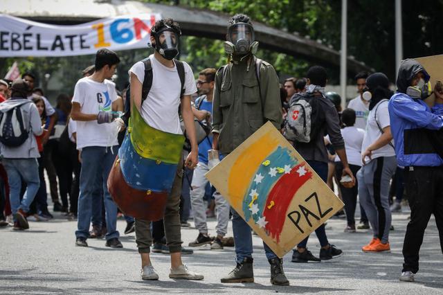 La protesta de este sábado, según Guaidó, y otras manifestaciones callejeras forman parte de una "agenda de conflicto" que busca sacar del poder al presidente Nicolás Maduro, al que considera ilegítimo. (Foto: EFE)