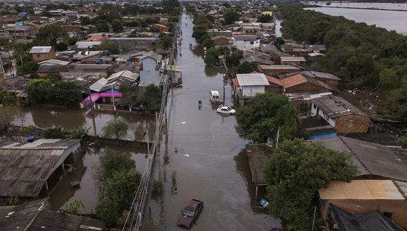 Vista aérea que muestra el barrio inundado de Harmonia en la ciudad de Canoas, estado de Rio Grande do Sul, Brasil, el 13 de mayo de 2024. (Foto de NELSON ALMEIDA / AFP)