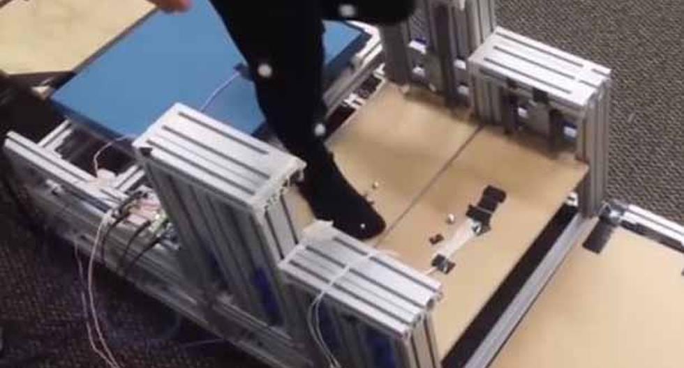 Este dispositivo almacena parte de la energía que una persona genera al bajar escaleras y la emplea para ayudar a subirlas. (Foto: Captura)