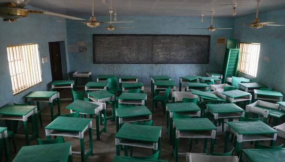 Un aula desierta en la Escuela Secundaria para Niñas del Gobierno, el día después del secuestro de más de 300 escolares por hombres armados en Jangebe, una aldea en el estado de Zamfara, al noroeste de Nigeria. (Kola Sulaimon / AFP).