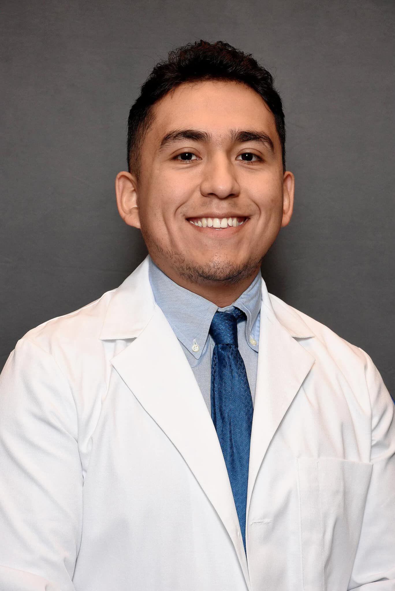 This year, José Daniel Vargas graduated as a dental surgeon from Midwestern University. (Photo: Facebook / José Daniel Vargas).