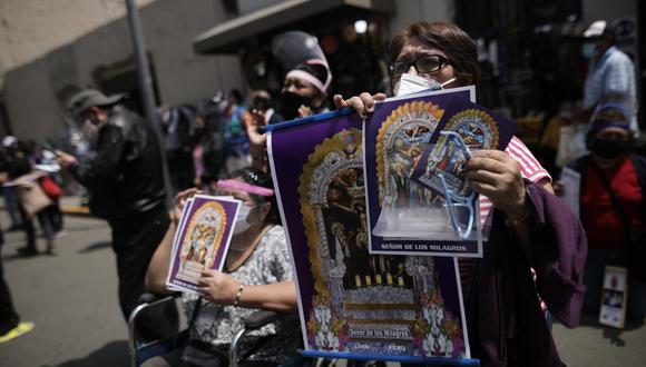 Los fieles del Señor de los Milagros se alistan para participar en octubre de las actividades por el Cristo Moreno | Foto: Archivo El Comercio