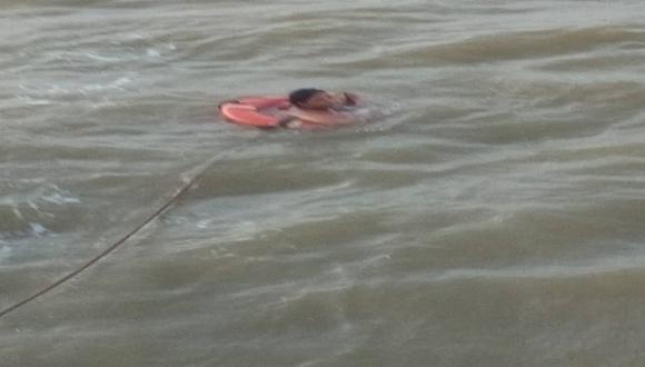 Una de las personas rescatadas del naufragio. (Foto: Radio Fe y Alegría vía El Nacional de Venezuela/ GDA).