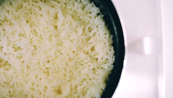 El arroz blanco es un gran acompañamiento de diversos platos como guisos o frituras. (Foto: tee1896 / Pixabay)