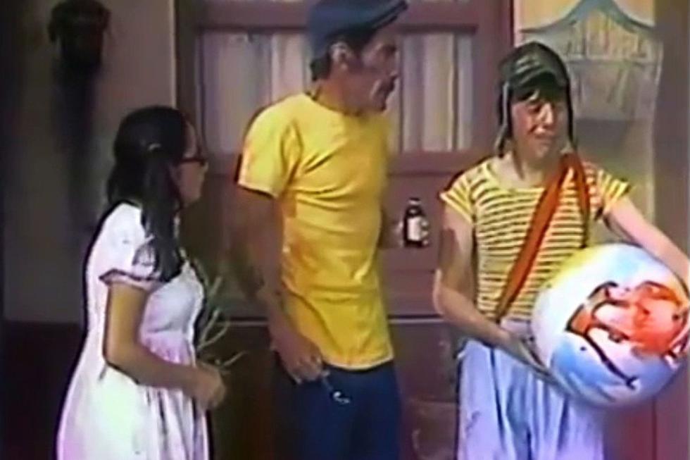María Antonieta de las Nieves (la Chilindrina), Ramón Valdés (Don Ramón) y Roberto Gómez Bolaños (el Chavo) en el  "El ropavejero", el primer 'episodio' de "El Chavo del Ocho". El sketch fue emitido como parte del programa "Chespirito" el 20 de junio de 1971. (Foto: Televisa)