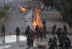 Militares y policías gasean a cocaleros leales a Evo Morales que marchan a Cochabamba