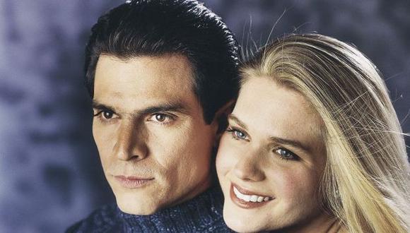 La actriz venezolana Sonya Smith y el actor mexicano Roberto Mateos protagonizaron la telenovela "Milagros", en 2000. (Foto: América Producciones)