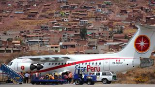 Avión no pudo despegar de aeropuerto del Cusco y quedó al final de la pista