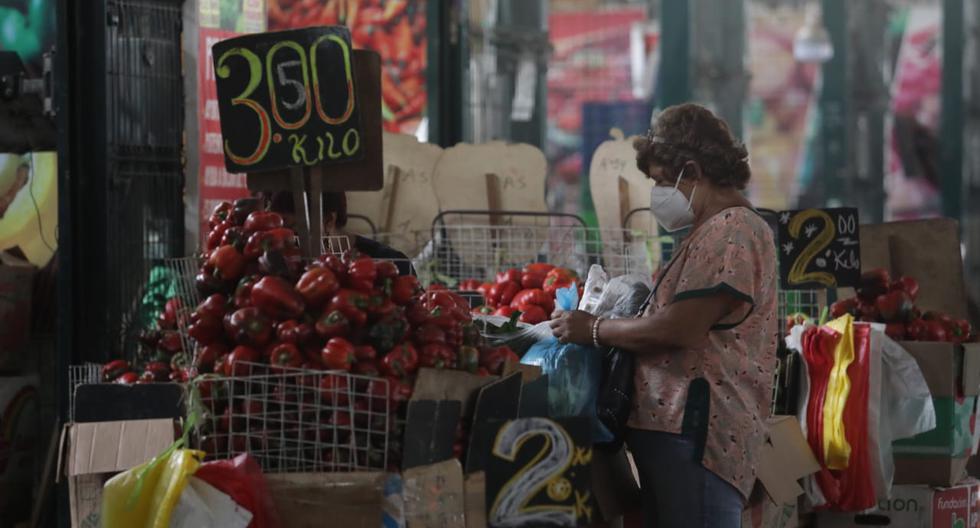 En el Gran Mercado Mayorista de Lima se observa un aumento en el precio de algunos productos. Se prevé que para el domingo se registre una mayor escasez. (Foto: Britanie Arroyo)