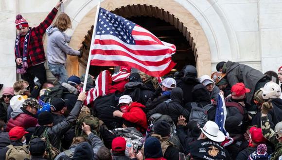 La invasión al Capitolio en enero marcó uno de los puntos más bajos de la democracia de EE.UU. (GETTY IMAGES)