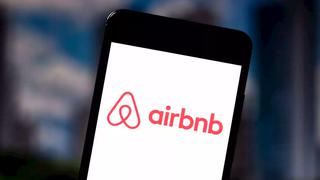 La crisis del COVID-19 golpea a Airbnb: la plataforma despedirá al 25% de su planilla 