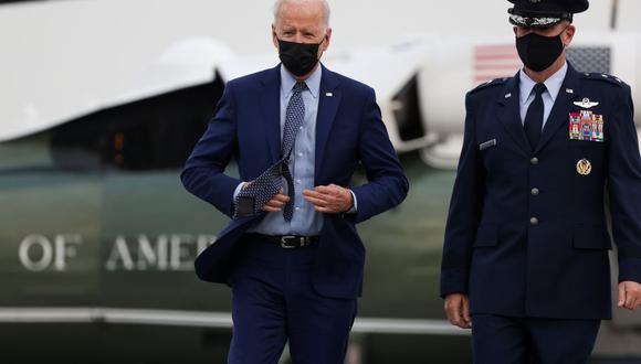 El presidente de los Estados Unidos, Joe Biden, camina antes de embarcarse en el Air Force One, el 29 de abril de 2021. (Foto: REUTERS/Evelyn Hockstein).