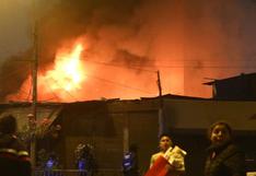 Incendio de gran magnitud consume galería comercial en el Cercado de Lima