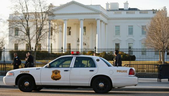 Dos agentes ebrios chocaron su auto contra la Casa Blanca
