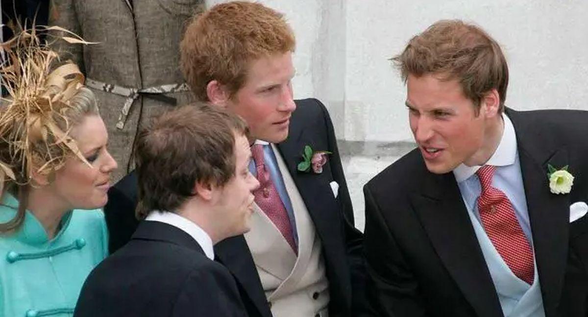 Los príncipes William y Harry, tienen dos hermanastros desde el segundo matrimonio de su padre con Camilla Parker Bowles (Foto: Reuters)