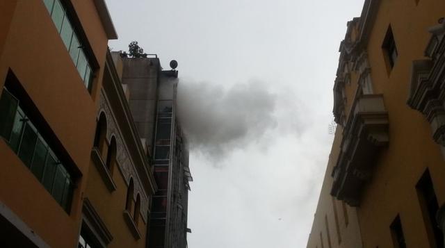 Incendio causó alarma a media cuadra de Municipalidad de Lima - 1