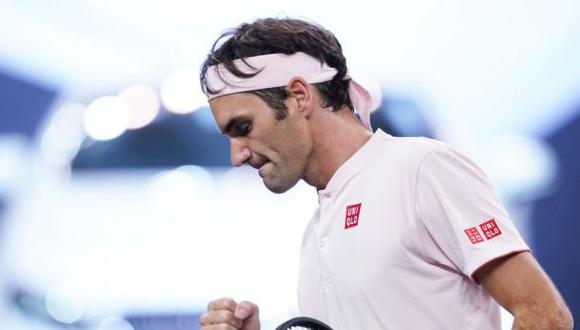 Roger Federer superó al ruso Daniil Medvédev, por la segunda ronda del Masters de Shanghai (6-4, 4-6 y 6-4). En octavos de final, el suizo enfrentará a Roberto Bautista. (Foto: AFP)