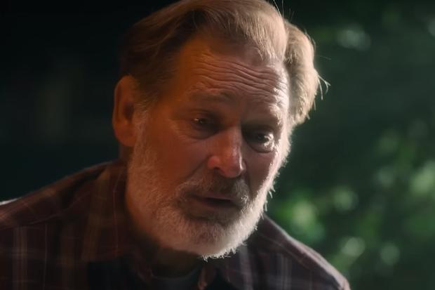 Trata a Williams como el padre de Jake en la película. "diario de papa noel" (Foto: Netflix)