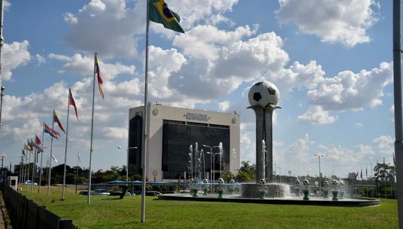 Conmebol adelantó para mañana reunión para desarrollo de fecha de Eliminatorias Qatar 2022 (Foto: AFP)