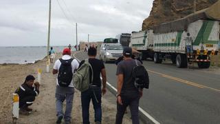 Tumbes: viajeros hacen trasbordo por protesta de pescadores