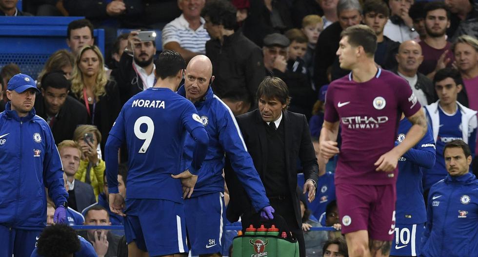 Álvaro Morata tuvo que abandonar a los 30\' el cotejo entre Chelsea y Manchester City. (Foto: EFE)