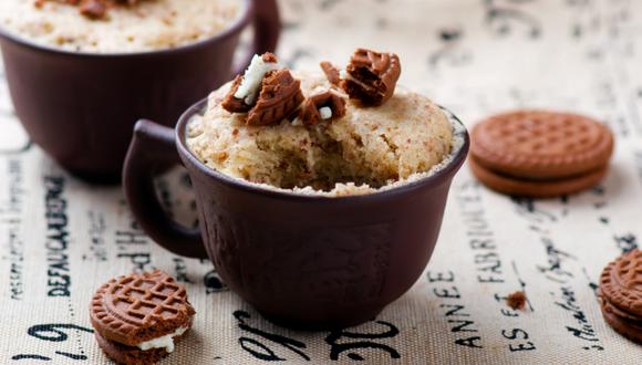 Si se te antoja un dulce durante esta cuarentena, los postres hechos en taza son perfectos, ya que se hacen en unos cuantos minutos en microondas. (Foto: Shutterstock)