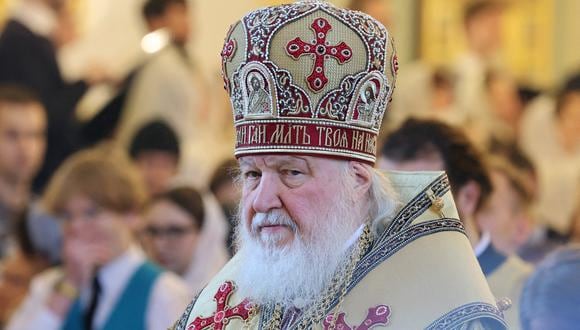 El patriarca Kirill de Moscú y Toda Rusia realiza un servicio en una iglesia en Moscú, Rusia, el 18 de noviembre de 2022. REUTERS/Yulia Morozova