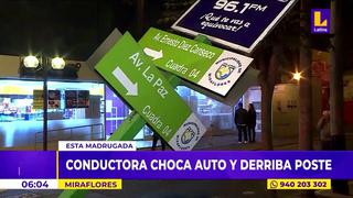 Miraflores: conductora es acusada de chocar contra taxi y derribar señalética 