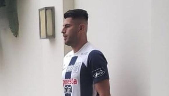 Carlos Zambrano posa con la camiseta de Alianza Lima: filtran foto en redes sociales | Foto: difusión