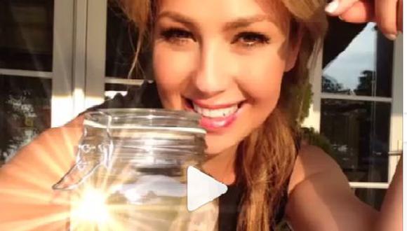 Thalía compartió video con broma sobre sus famosas costillas