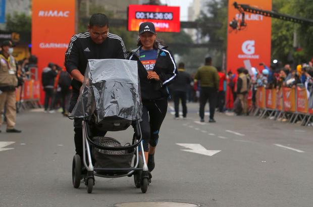 Inés en familia siendo parte de la carrera. (Foto: Lima 42K)