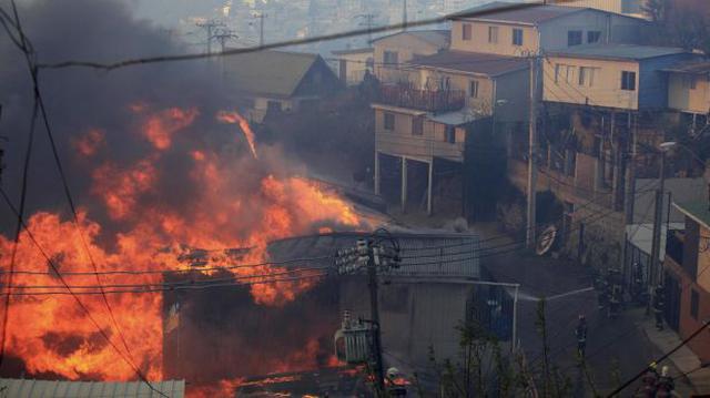 Se confirman 13 fallecidos por el incendio en Valparaíso  - 2