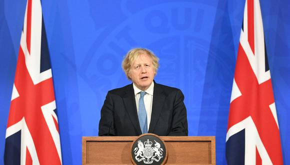 Coronavirus: Boris Johnson confirma la reapertura de peluquerías, gimnasios, salones de belleza y bares en Inglaterra el 12 de abril. (Foto: Stefan Rousseau / POOL / AFP).