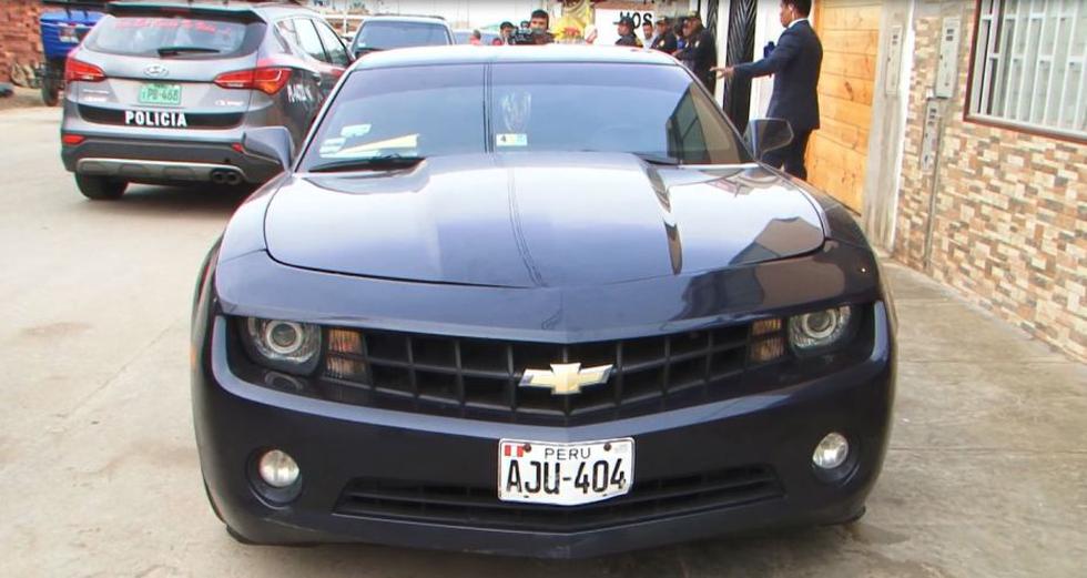 Un lujoso auto deportivo Chevrolet, modelo Camaro, fue uno de los veh&iacute;culos hallados en la vivienda del alcalde de Chilca, quien fue detenido esta ma&ntilde;ana. (Foto: Ministerio del Interior)