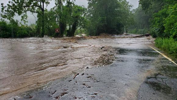 Fuertes inundaciones y deslaves en la ruta estatal 9W de Palisades Interstate Parkway en el condado de Rockland, Nueva York. (Foto de la Policía del Estado de Nueva York / AFP)